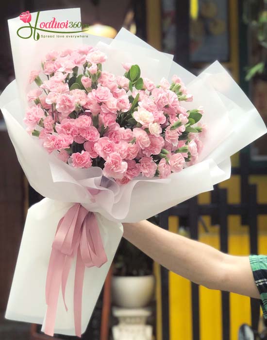 Bó hoa cẩm chướng bắt mắt người tiêu dùng
